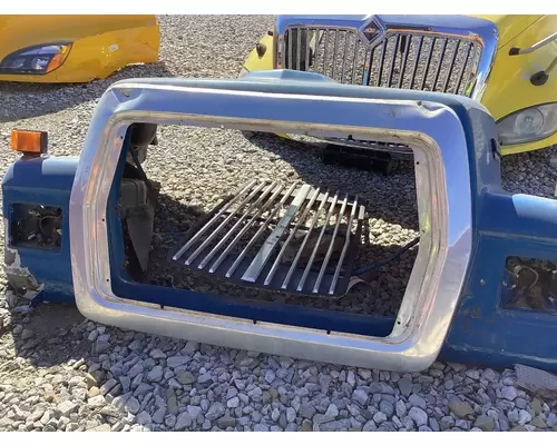 Ford LN8000 Grille