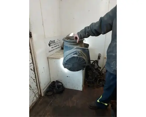 Ford LT9513 LOUISVILLE 113 Air Cleaner