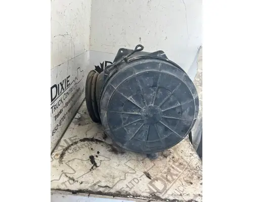 Ford LT9513 LOUISVILLE 113 Air Cleaner