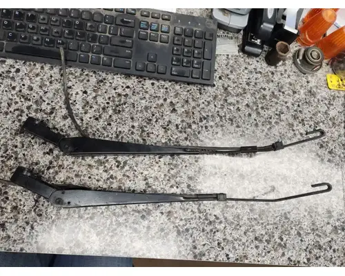 Windshield Wiper Arm Ford LT9522 Louisville 122 Caseyâs Truck Salvage World