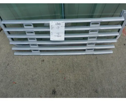 Grille FREIGHTLINER  Charlotte Truck Parts,inc.