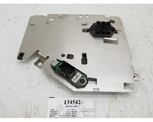 Brackets, Misc. FREIGHTLINER 06-69636-000 West Side Truck Parts