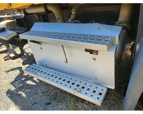 DPF (Diesel Particulate Filter) Freightliner 108SD Complete Recycling Group LLC