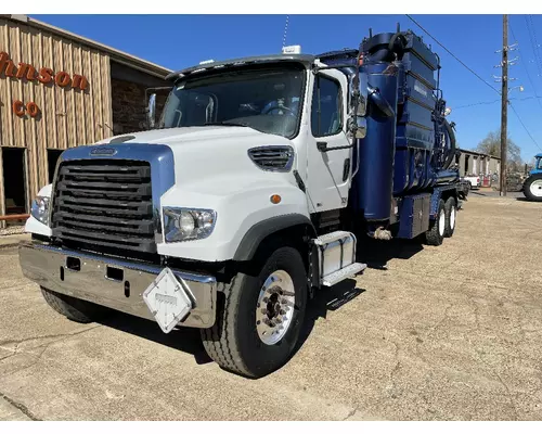 Freightliner 114SD Complete Vehicle