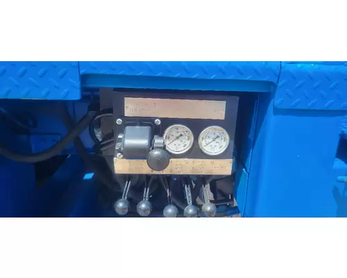 Freightliner 114SD Equipment (Whole Vehicle)