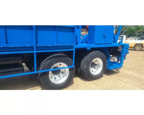 Freightliner 114SD Equipment (Whole Vehicle)