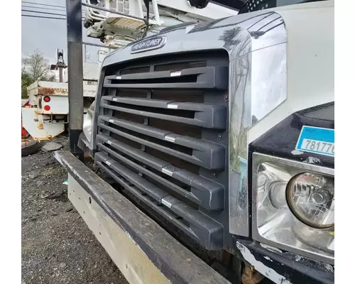Grille Freightliner 114SD Complete Recycling Group LLC