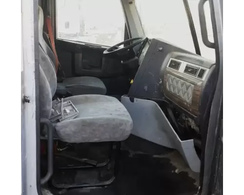 Freightliner 122SD Cab