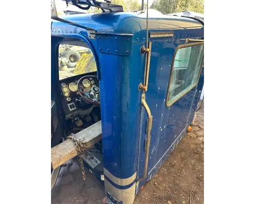 Freightliner 122SD Cab
