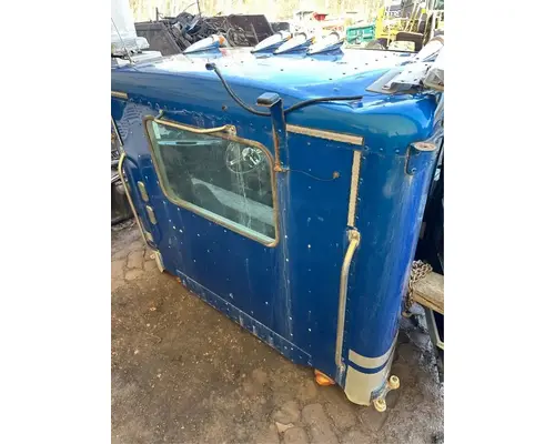 Freightliner 122SD Cab