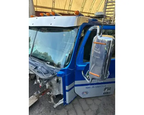 Freightliner 122SD Cab