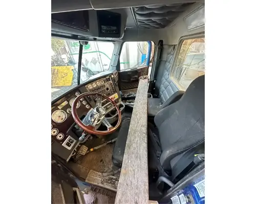 Freightliner 122SD Cab