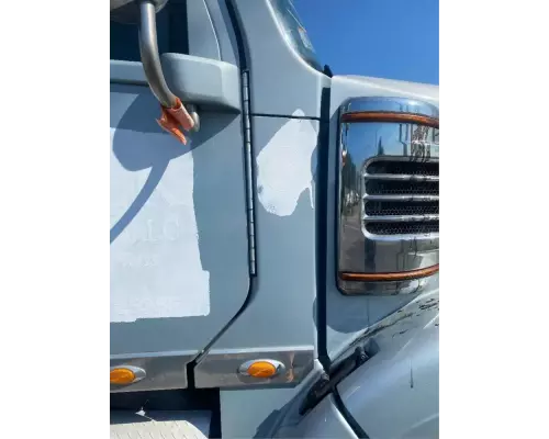 Freightliner 122SD Cowl