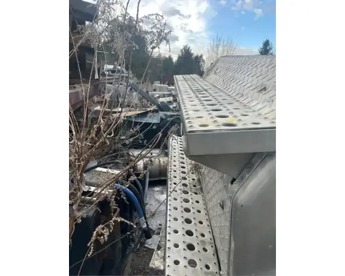 Freightliner 122SD DPF (Diesel Particulate Filter)