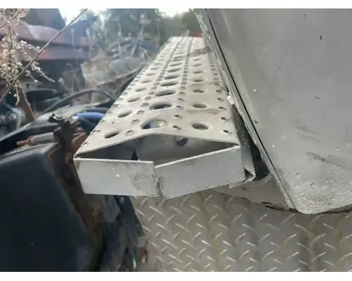 Freightliner 122SD DPF (Diesel Particulate Filter)