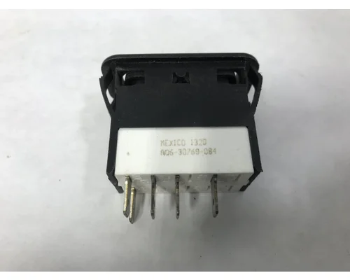 Freightliner 122SD DashConsole Switch