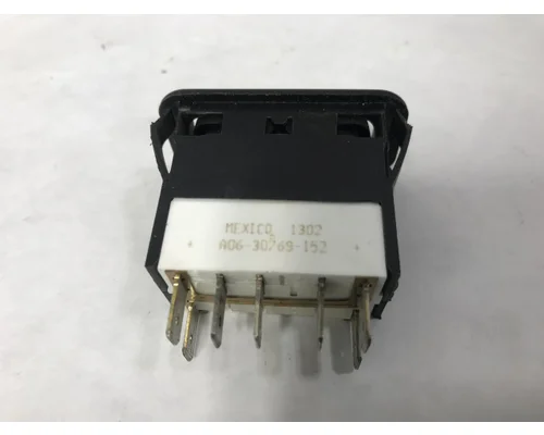 Freightliner 122SD DashConsole Switch