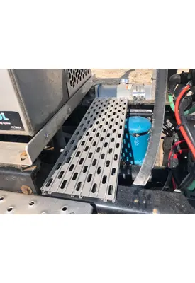 Freightliner 122SD Deckplate