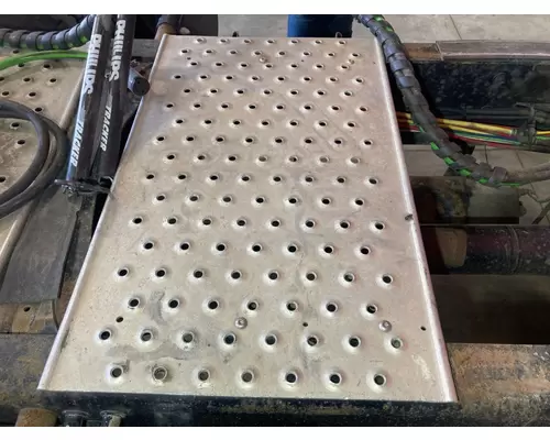 Freightliner 122SD Deckplate