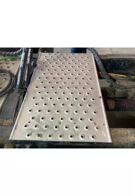 Freightliner 122SD Deckplate