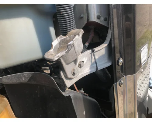 Freightliner 122SD Hood Rest