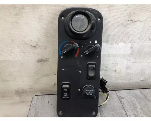 Freightliner 122SD Sleeper Controls