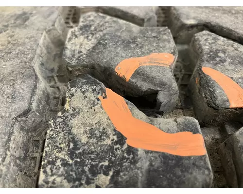 Freightliner 122SD Tires