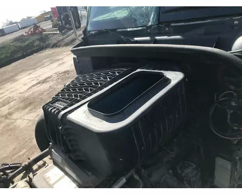 Air Cleaner Freightliner 122SD Vander Haags Inc Dm