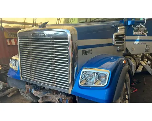 Hood Freightliner 122SD Dixie Truck Centre