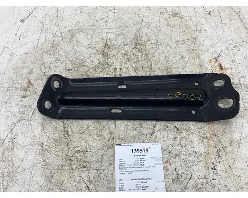 Brackets, Misc. FREIGHTLINER 15-27733-000 West Side Truck Parts