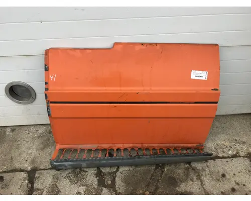 Freightliner C120 CENTURY Skirt