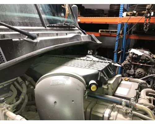 Freightliner CASCADIA Air Cleaner