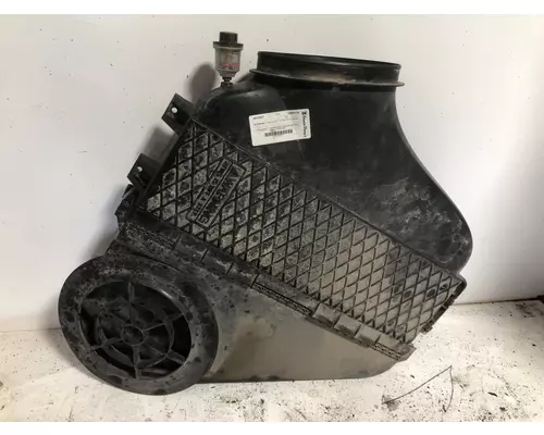 Freightliner CASCADIA Air Cleaner