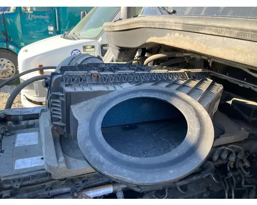 Freightliner CASCADIA Air Cleaner