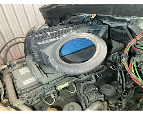 Freightliner CASCADIA Air Cleaner