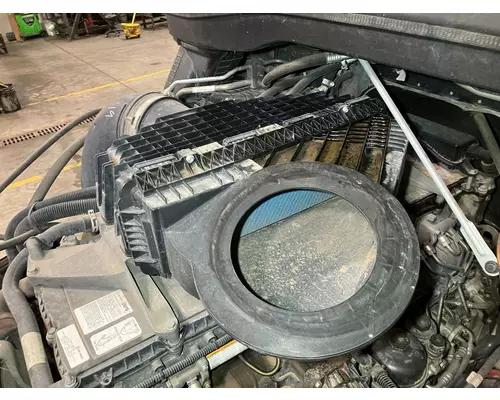 Freightliner CASCADIA Air Cleaner