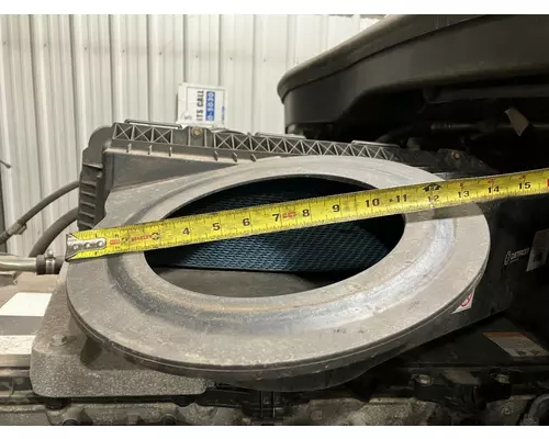 Freightliner CASCADIA Air Cleaner