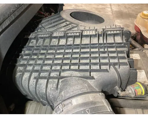 Freightliner CASCADIA Air Cleaner