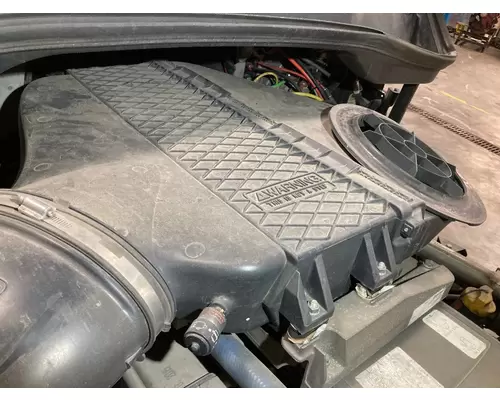 Freightliner CASCADIA Air Cleaner