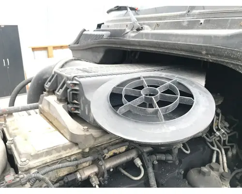 Freightliner CASCADIA Air Cleaner