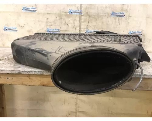 Freightliner CASCADIA Air Cleaner