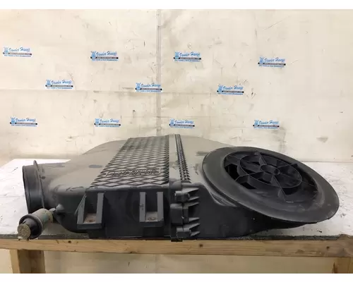 Freightliner CASCADIA Air Cleaner