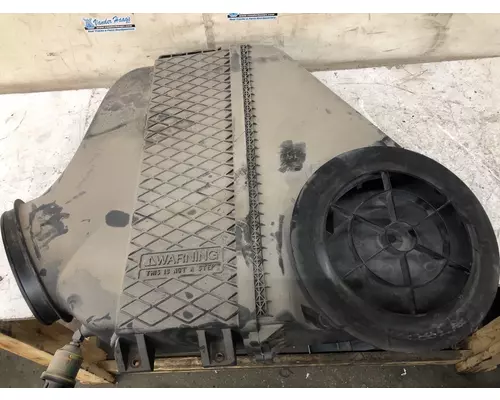 Freightliner CASCADIA Air Cleaner