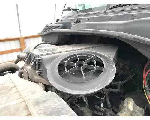 Freightliner CASCADIA Air Cleaner