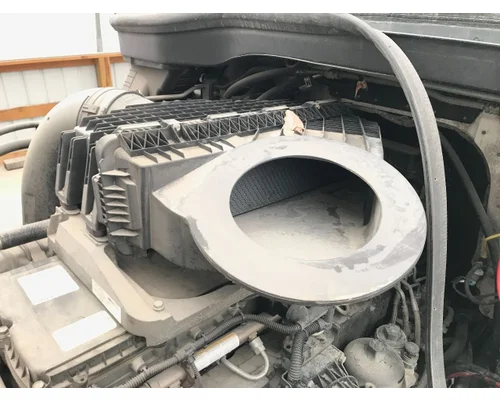 Freightliner CASCADIA Air Cleaner