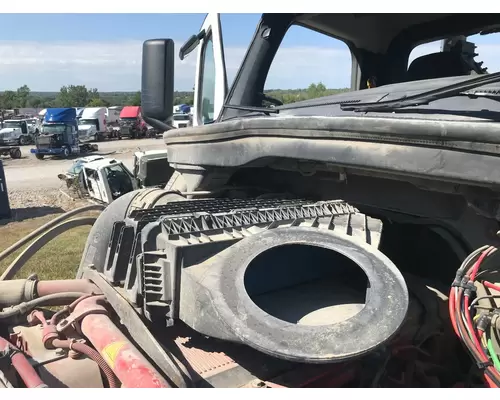 Freightliner CASCADIA Air Cleaner