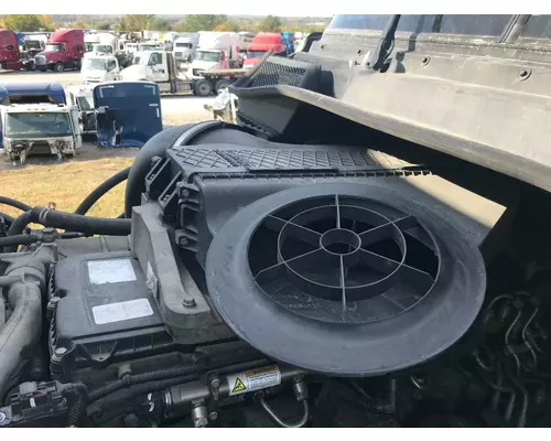 Freightliner CASCADIA Air Cleaner