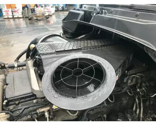 Freightliner CASCADIA Air Cleaner