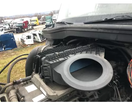 Freightliner CASCADIA Air Cleaner