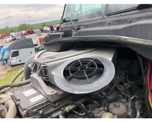 Freightliner CASCADIA Air Cleaner